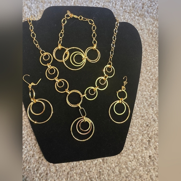 21kgp Dubai Jewelry Set -Elegant Gold Circle Jewelry Set - Picture 2 of 7